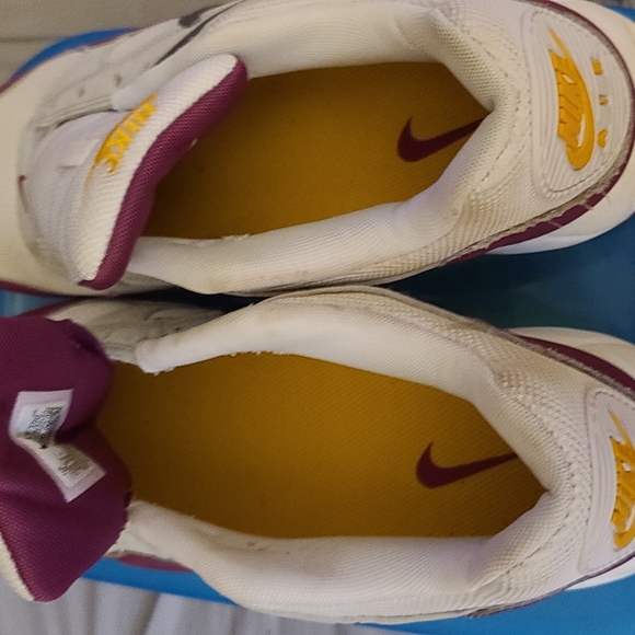 Sneakers - Picture 4 of 6